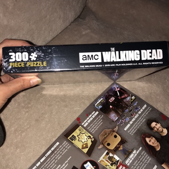 AMC The Walking Dead official Supply Drop Michonne 300 piece puzzle New - Picture 4 of 5